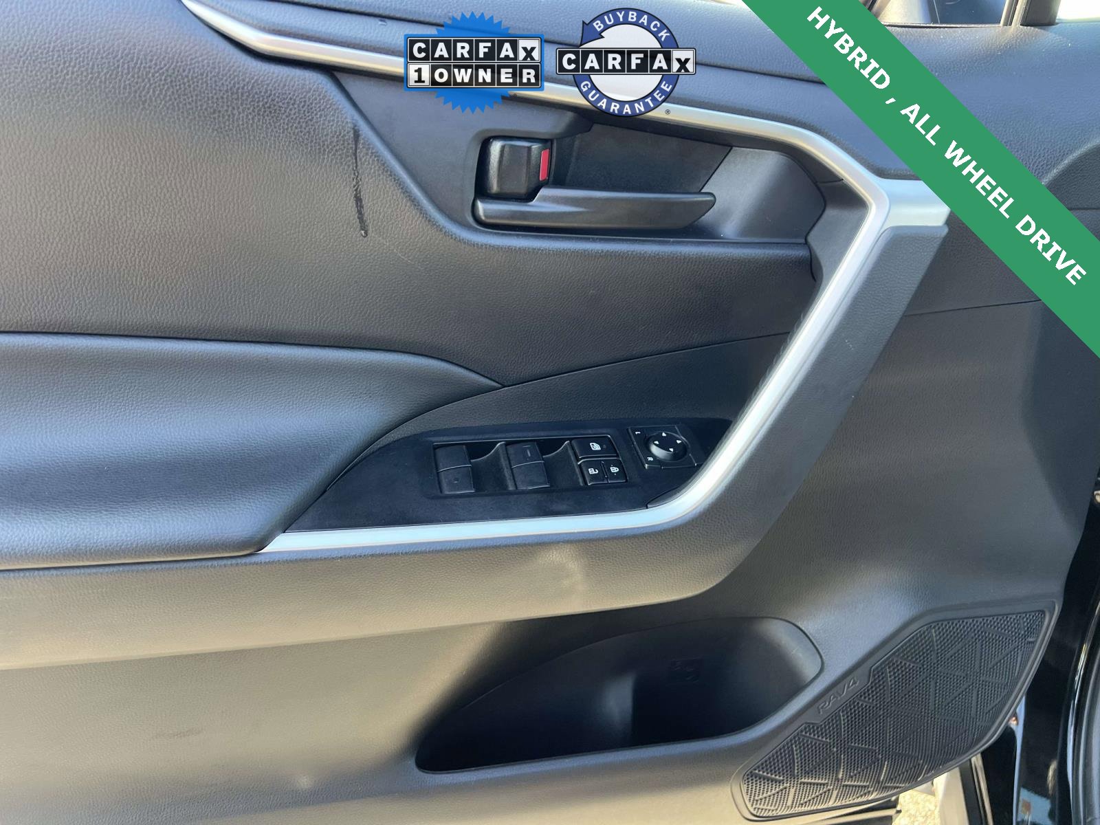 Used 2025 Toyota RAV4 LE image 18