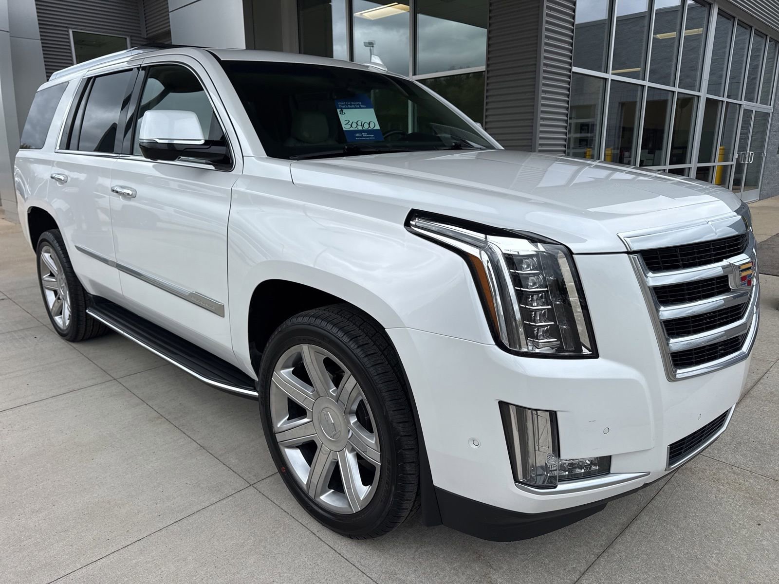 Used 2019 Cadillac Escalade Luxury AWD/4WD image 11