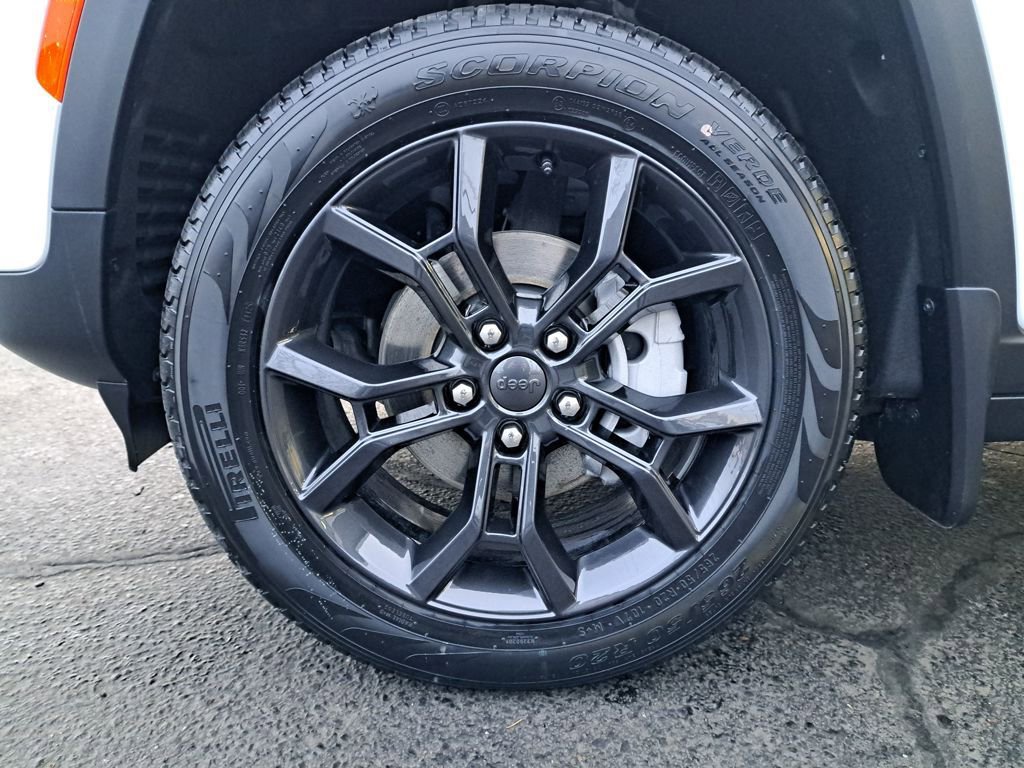 New 2025 Jeep Grand Cherokee Limited w/ Trailer Tow Package AWD/4WD image 10