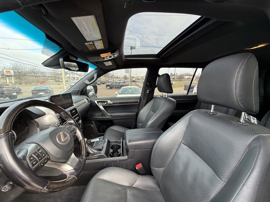 Used 2022 Lexus GX 460 Luxury w/ Sport Design Package image 11