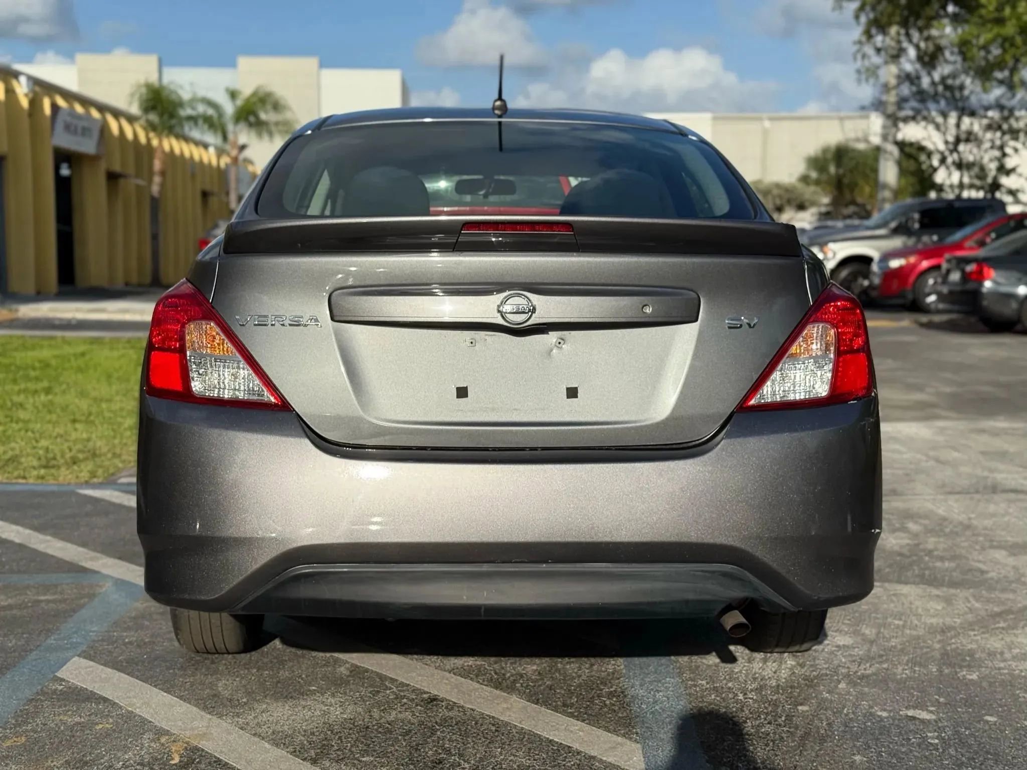 Used 2018 Nissan Versa SV image 9