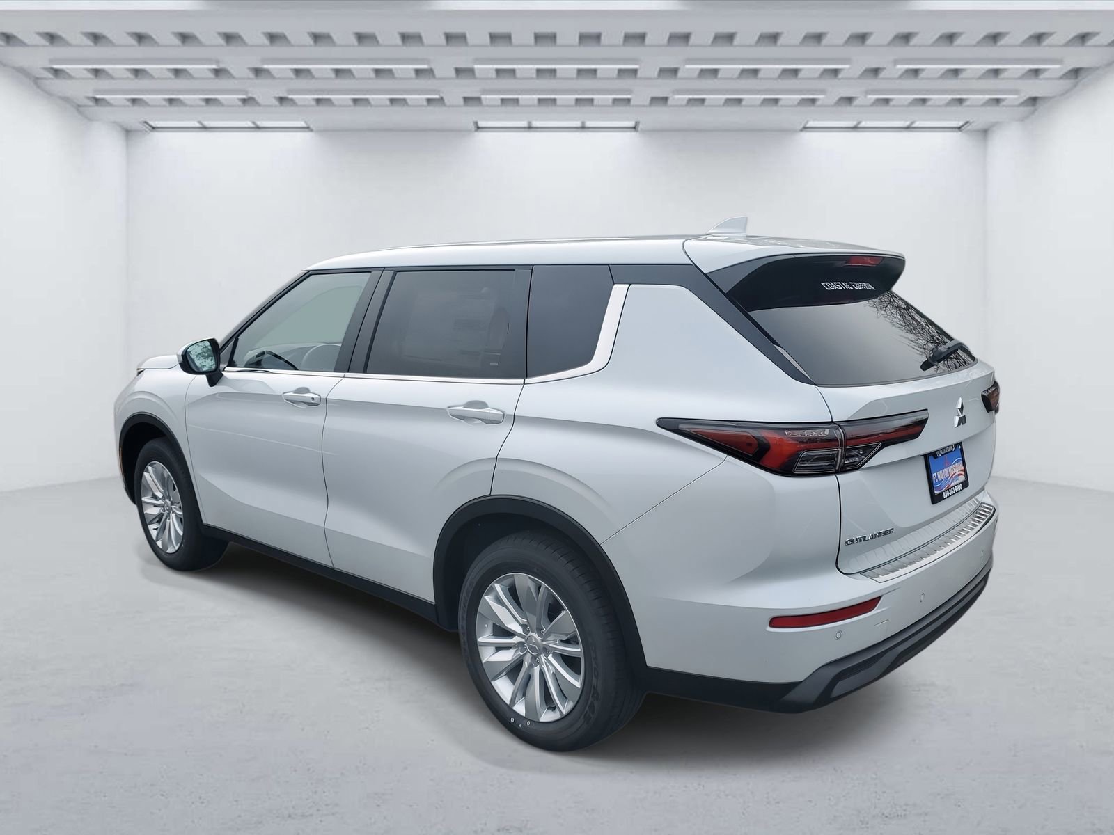 New 2026 Mitsubishi Outlander ES image 3