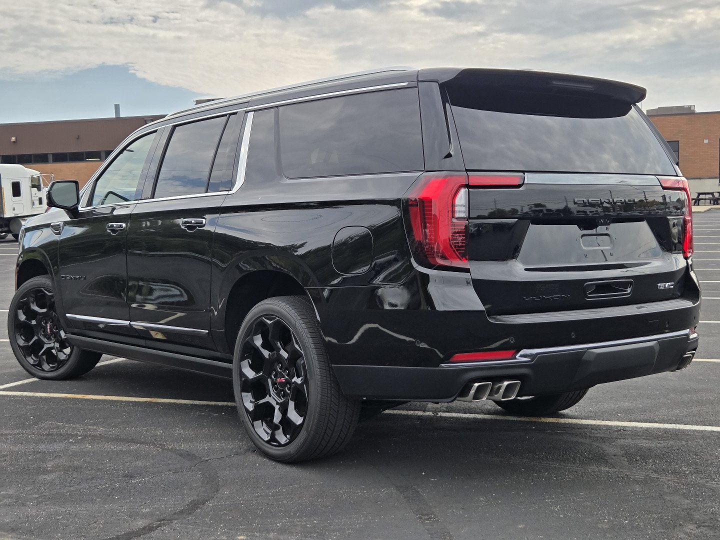 New 2026 GMC Yukon XL Denali Ultimate AWD/4WD image 18