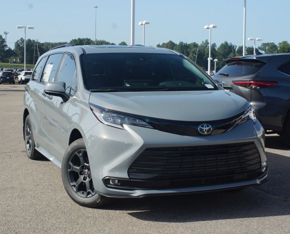 Certified 2026 Toyota Sienna XLE Woodland Edition AWD/4WD image 7