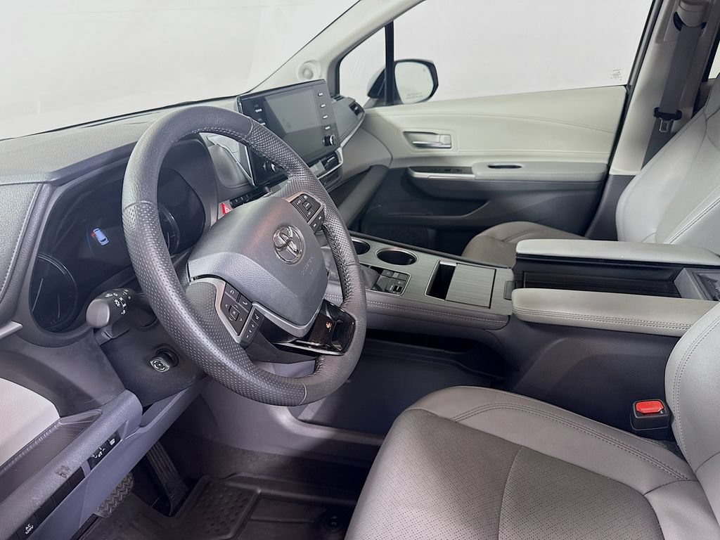 Certified 2023 Toyota Sienna Limited FWD image 10
