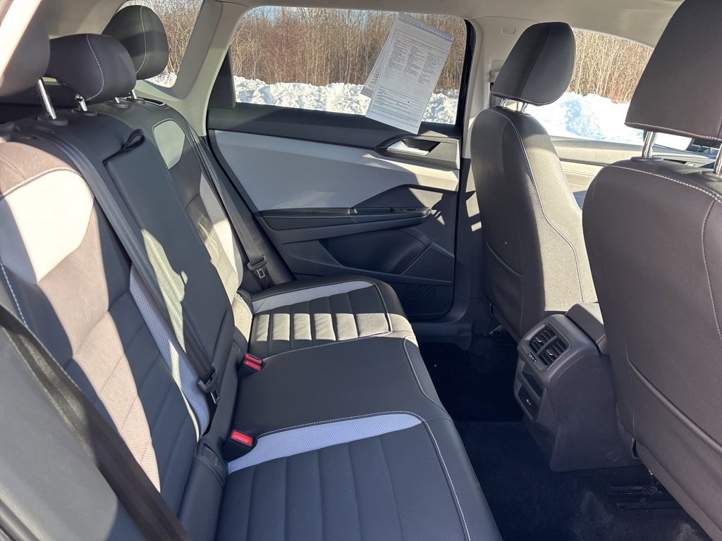 Used 2024 Volkswagen Taos SEL image 32