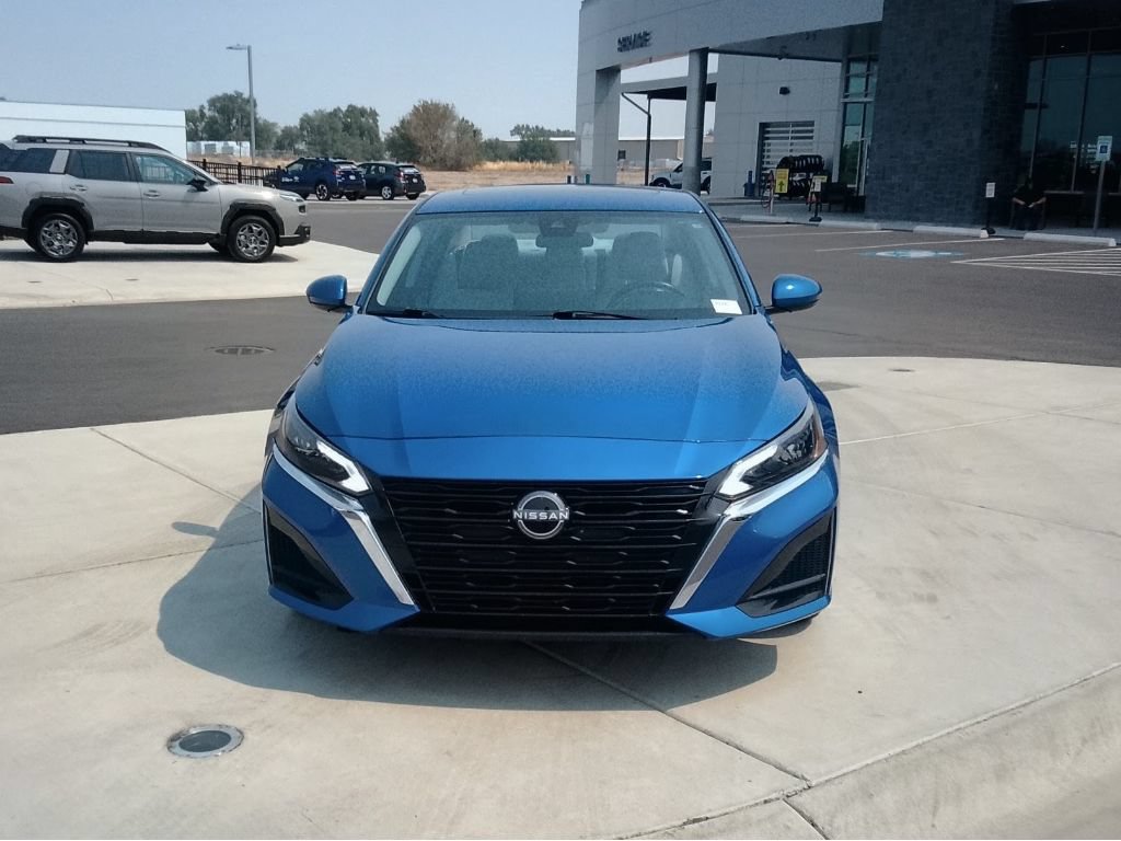 Used 2025 Nissan Altima 2.5 SV w/ SV Premium Package AWD/4WD image 8