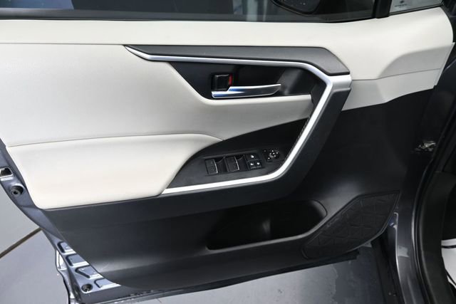 Used 2022 Toyota RAV4 XLE AWD/4WD image 27