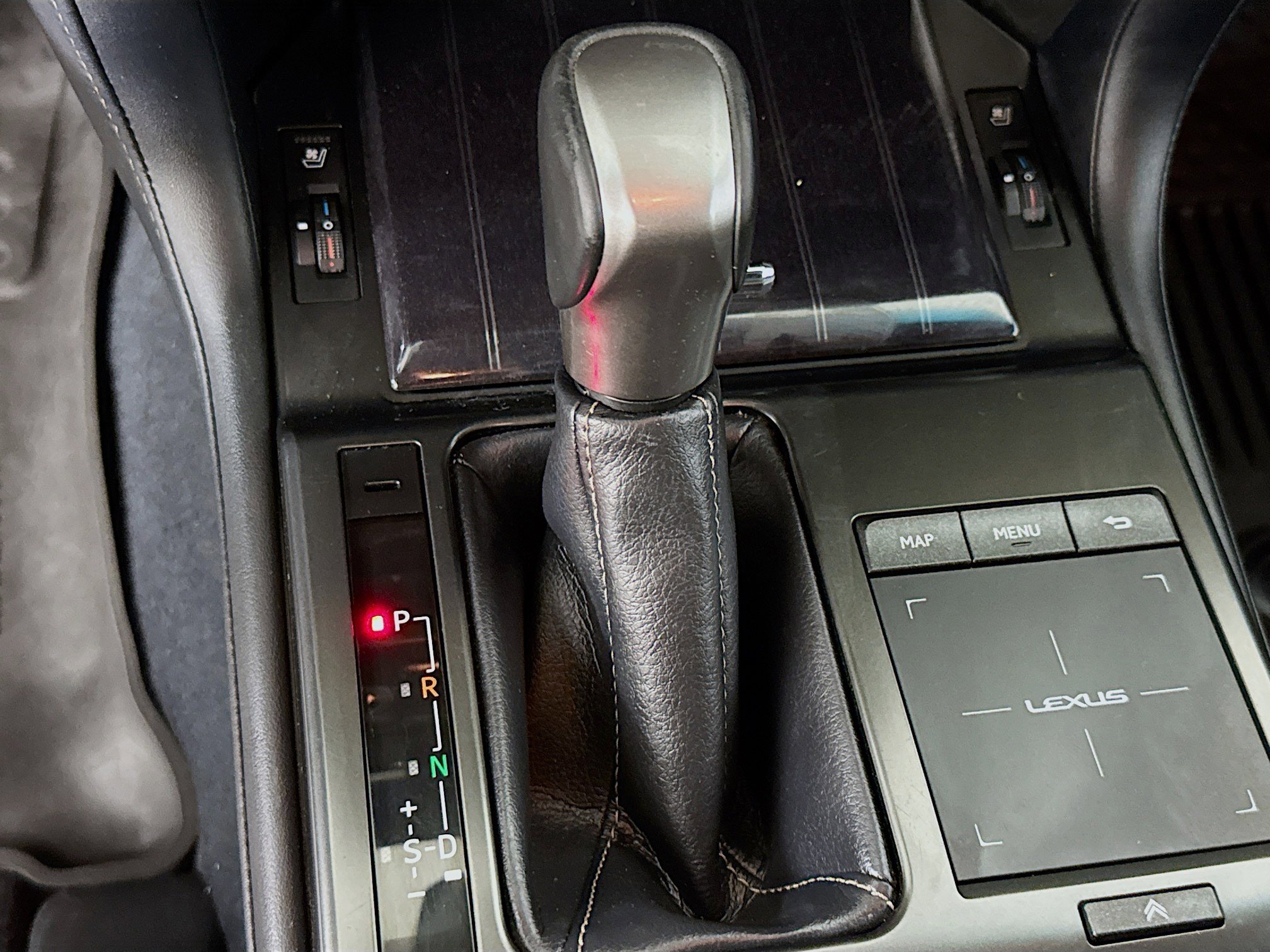 Used 2022 Lexus GX 460 Premium w/ Accessory Package image 19