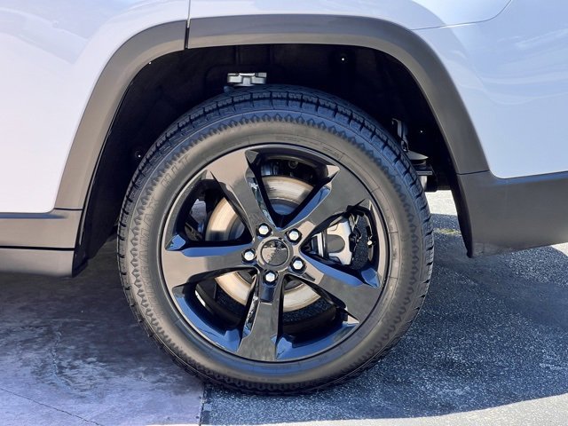 Used 2023 Jeep Grand Cherokee L Laredo image 21