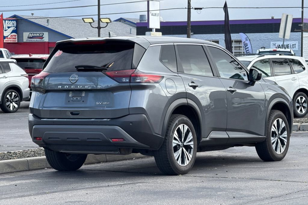 Used 2023 Nissan Rogue SV image 4