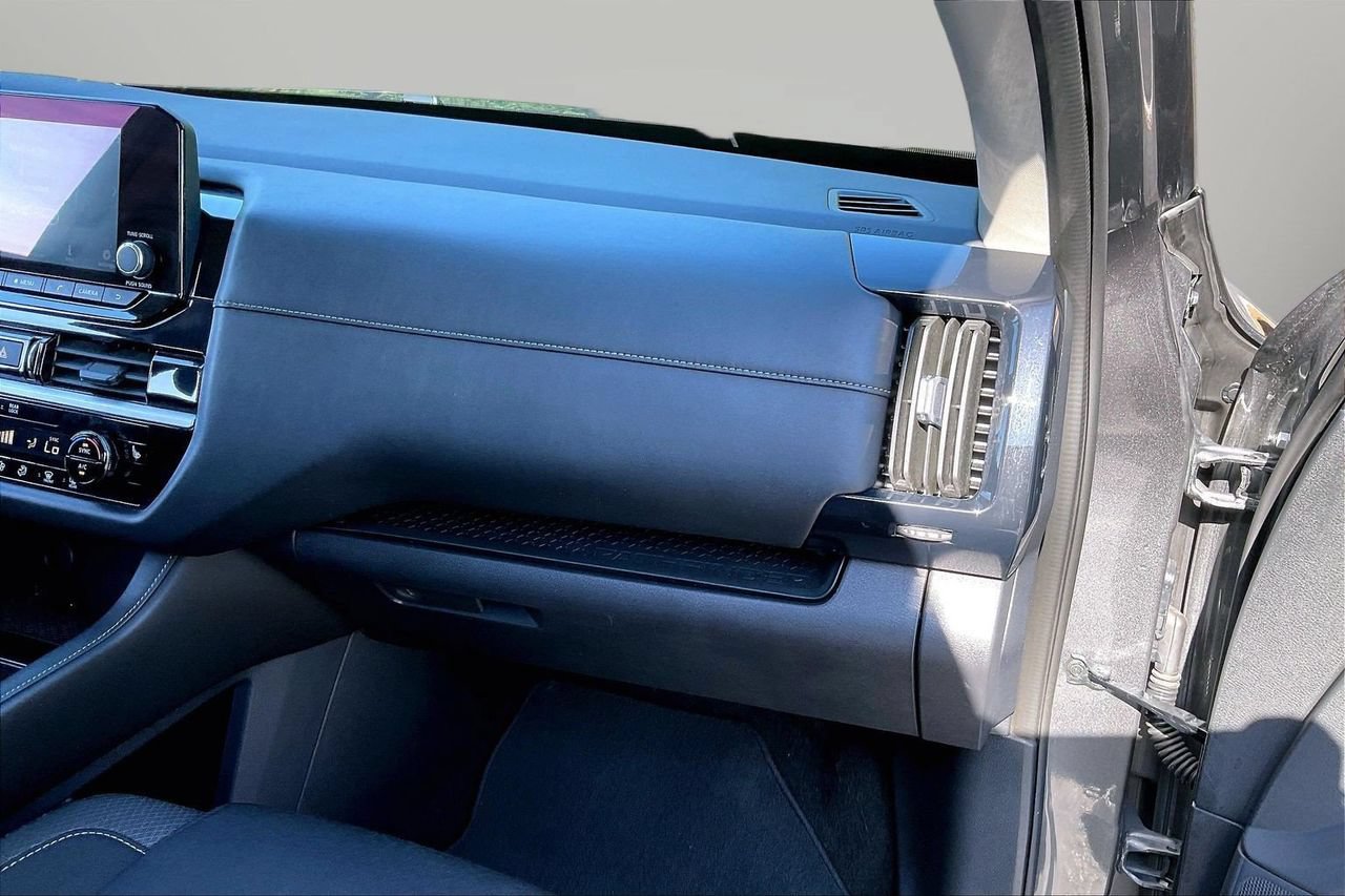 Used 2025 Nissan Pathfinder SV AWD/4WD image 19