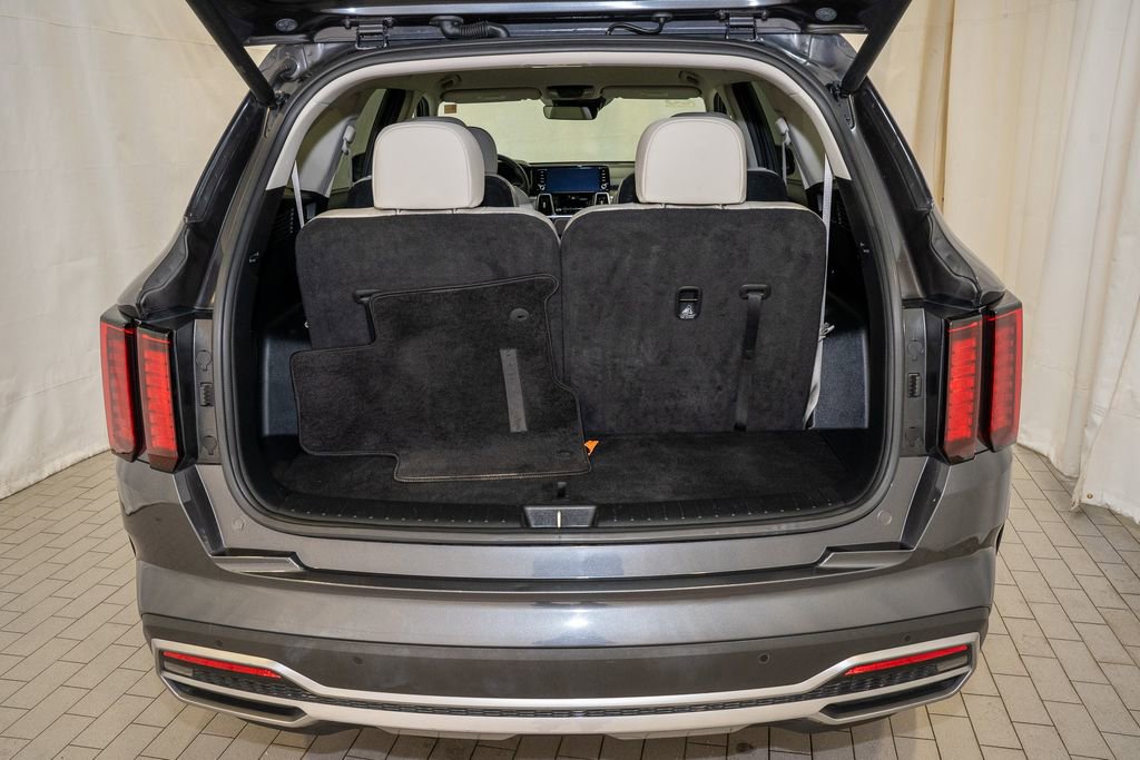 Certified 2023 Kia Sorento EX image 5