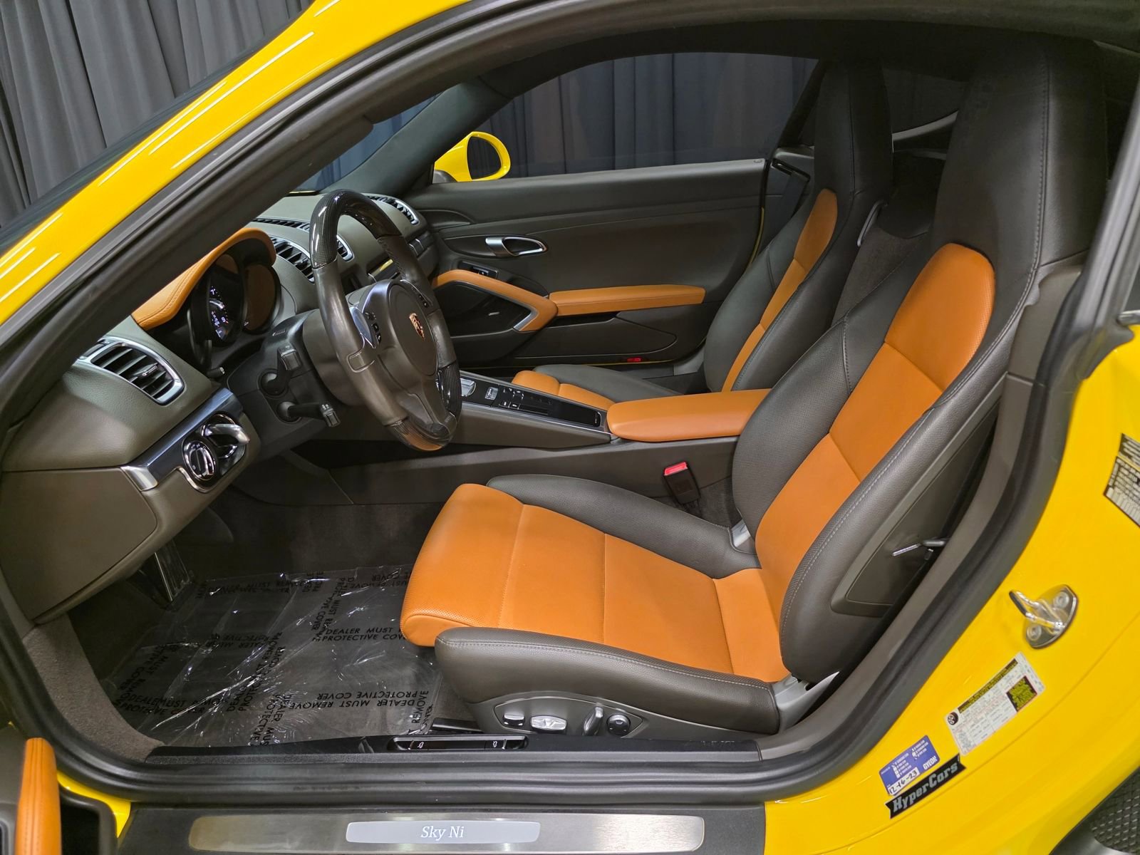 Used 2015 Porsche Cayman RWD image 18