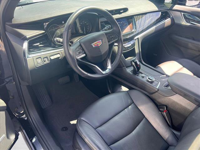 Used 2025 Cadillac XT6 Premium Luxury w/ Technology Package FWD image 8