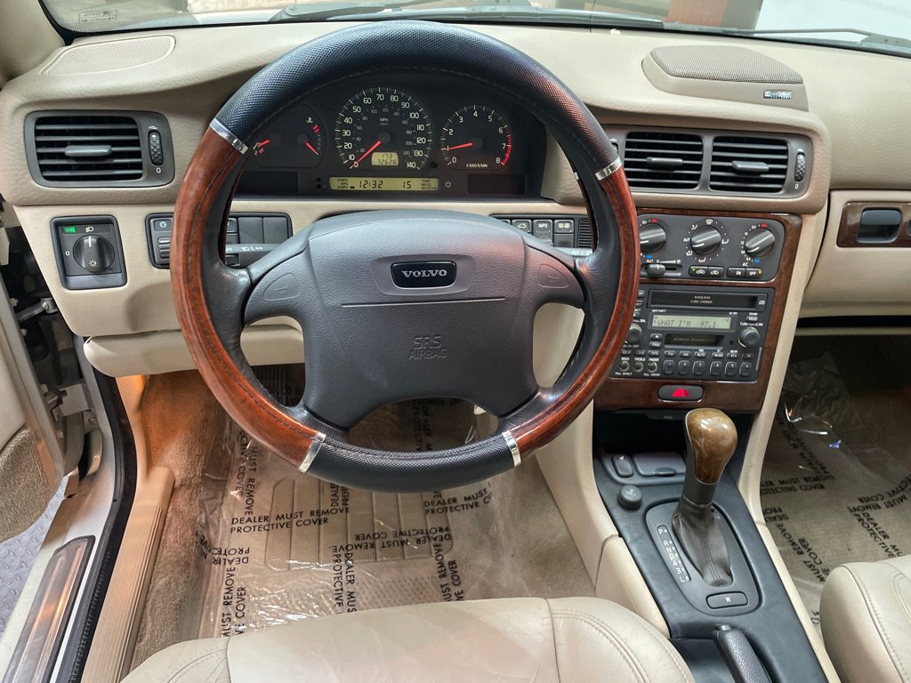 Used 2004 Volvo C70 HT image 23