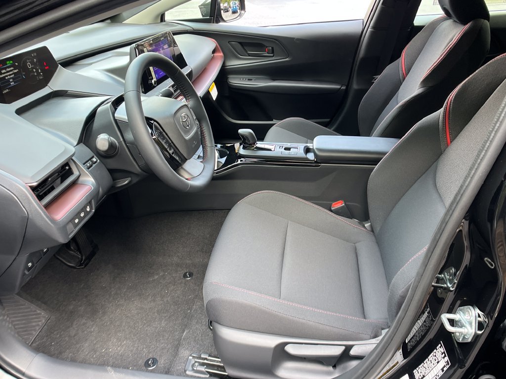New 2027 Toyota Prius Plug-In Hybrid FWD image 9