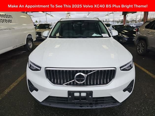 Used 2025 Volvo XC40 B5 Plus image 2