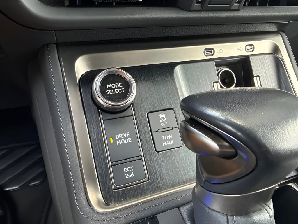 Used 2024 Lexus GX 550 w/ Accessory Package (2T) AWD/4WD image 25