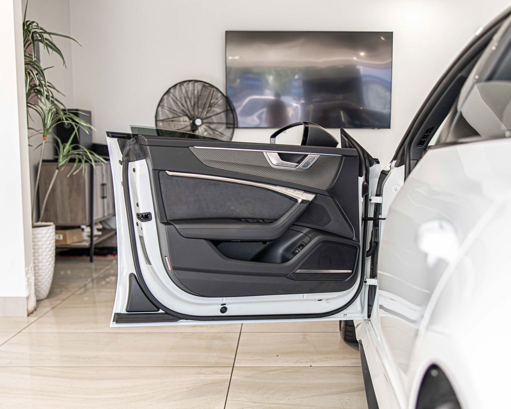 Used 2025 Audi RS 7 Performance AWD/4WD image 33