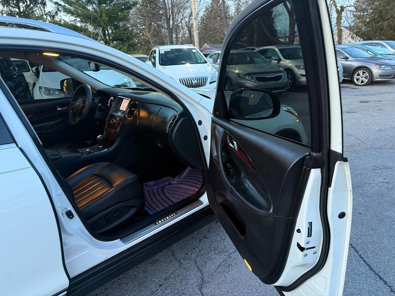 Used 2017 INFINITI QX50 2WD w/ Technology Package image 10