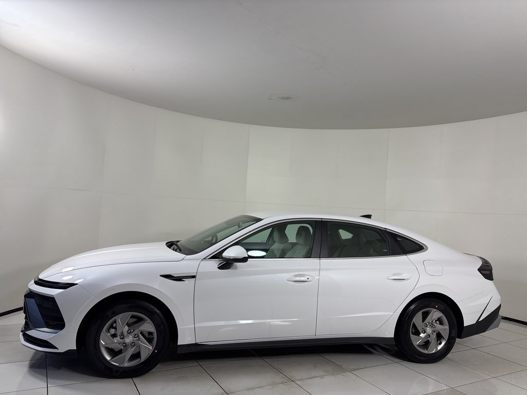 New 2026 Hyundai Sonata SE FWD image 2