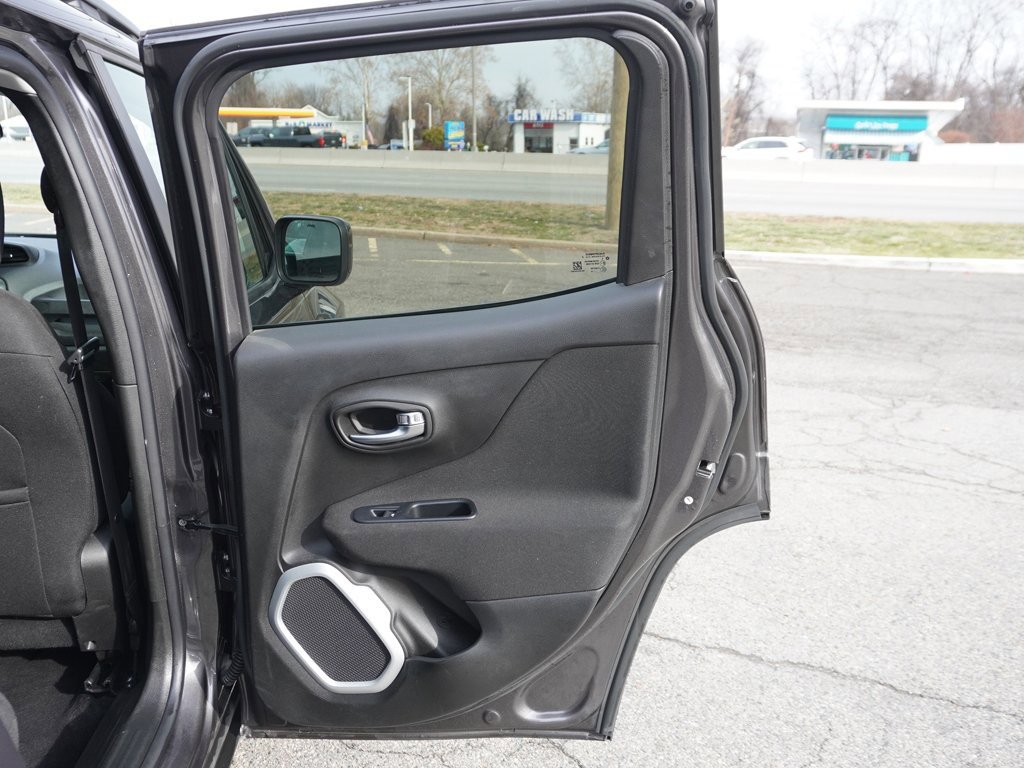 Used 2018 Jeep Renegade Latitude image 20