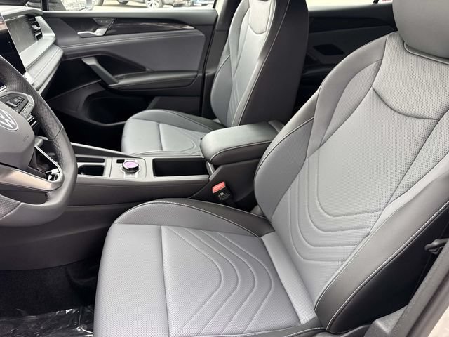 New 2026 Volkswagen Tiguan SE R-Line FWD image 19