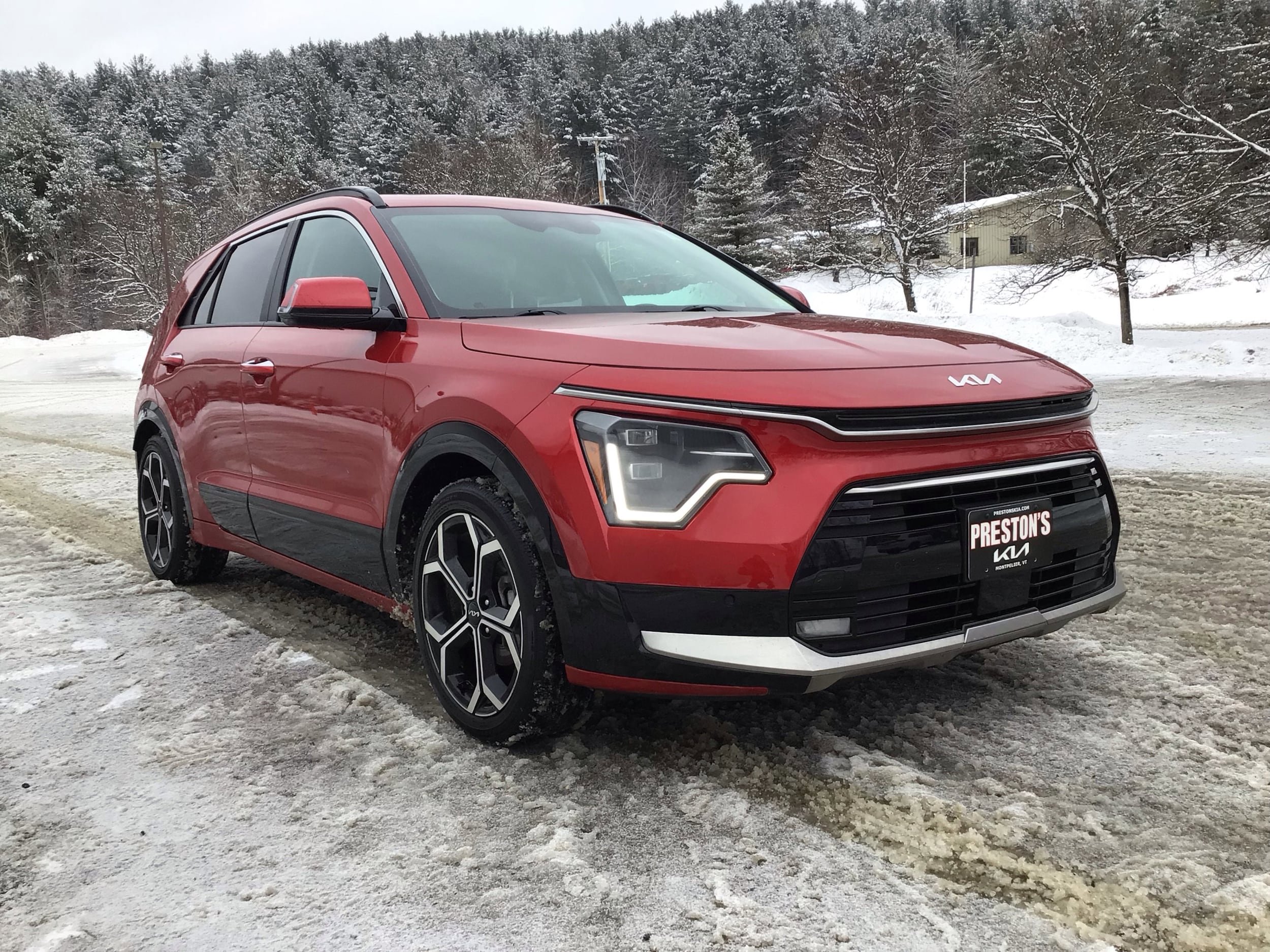 Used 2023 Kia Niro SX Touring image 1