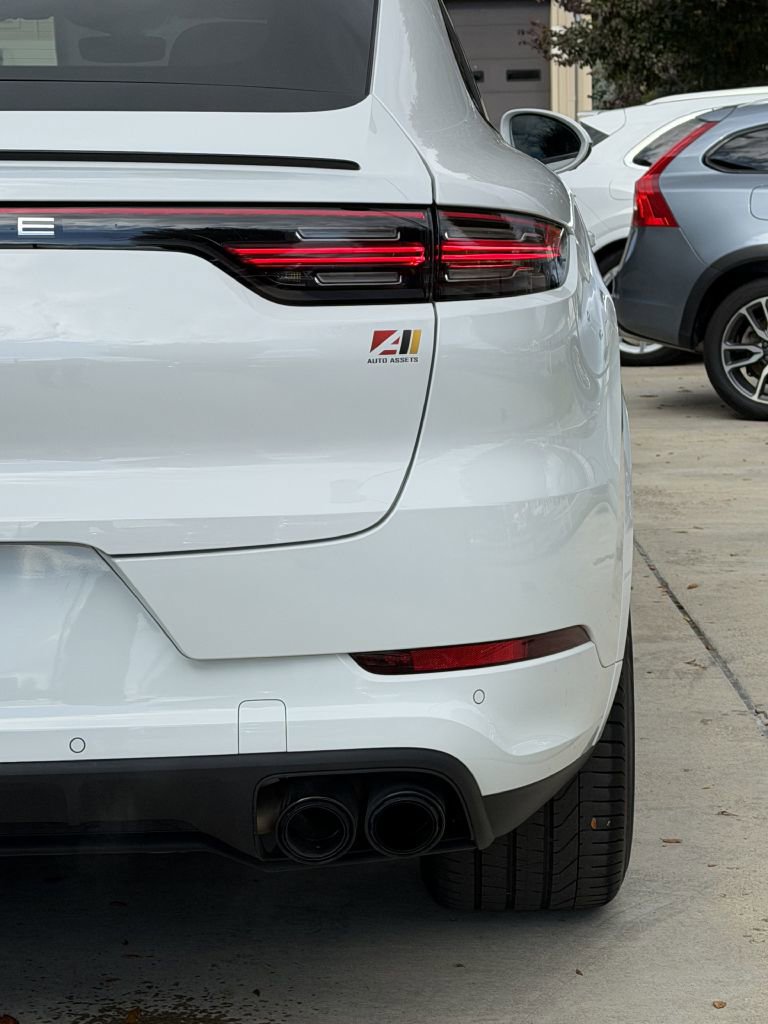 Used 2022 Porsche Cayenne Coupe image 13