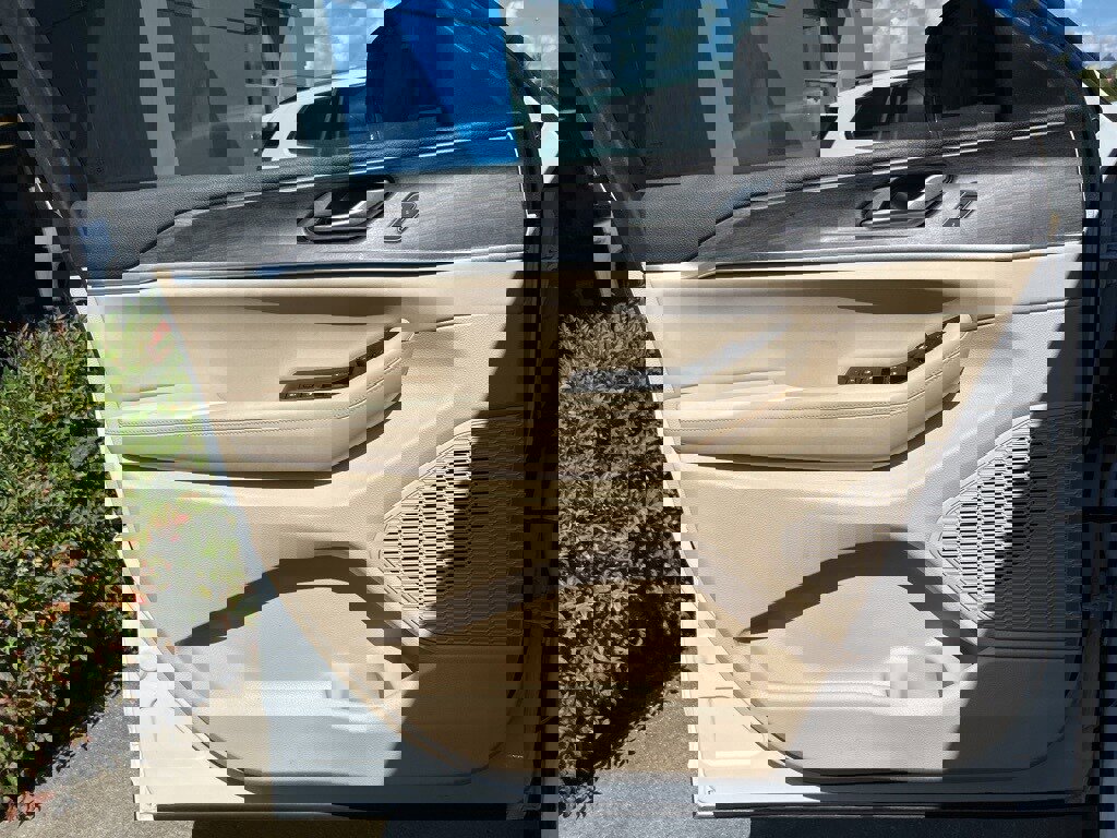 Used 2024 Jeep Grand Cherokee Limited w/ Luxury Tech Group II image 20