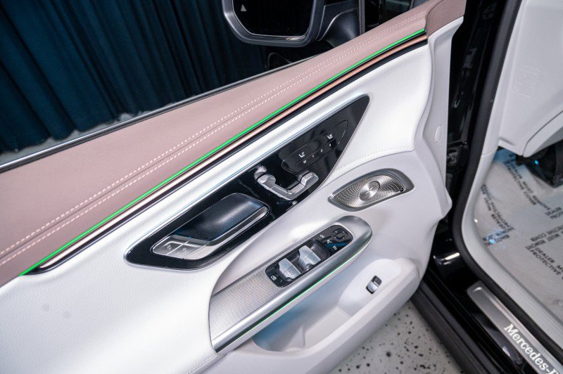 New 2026 Mercedes-Benz EQE 320 4MATIC SUV image 11