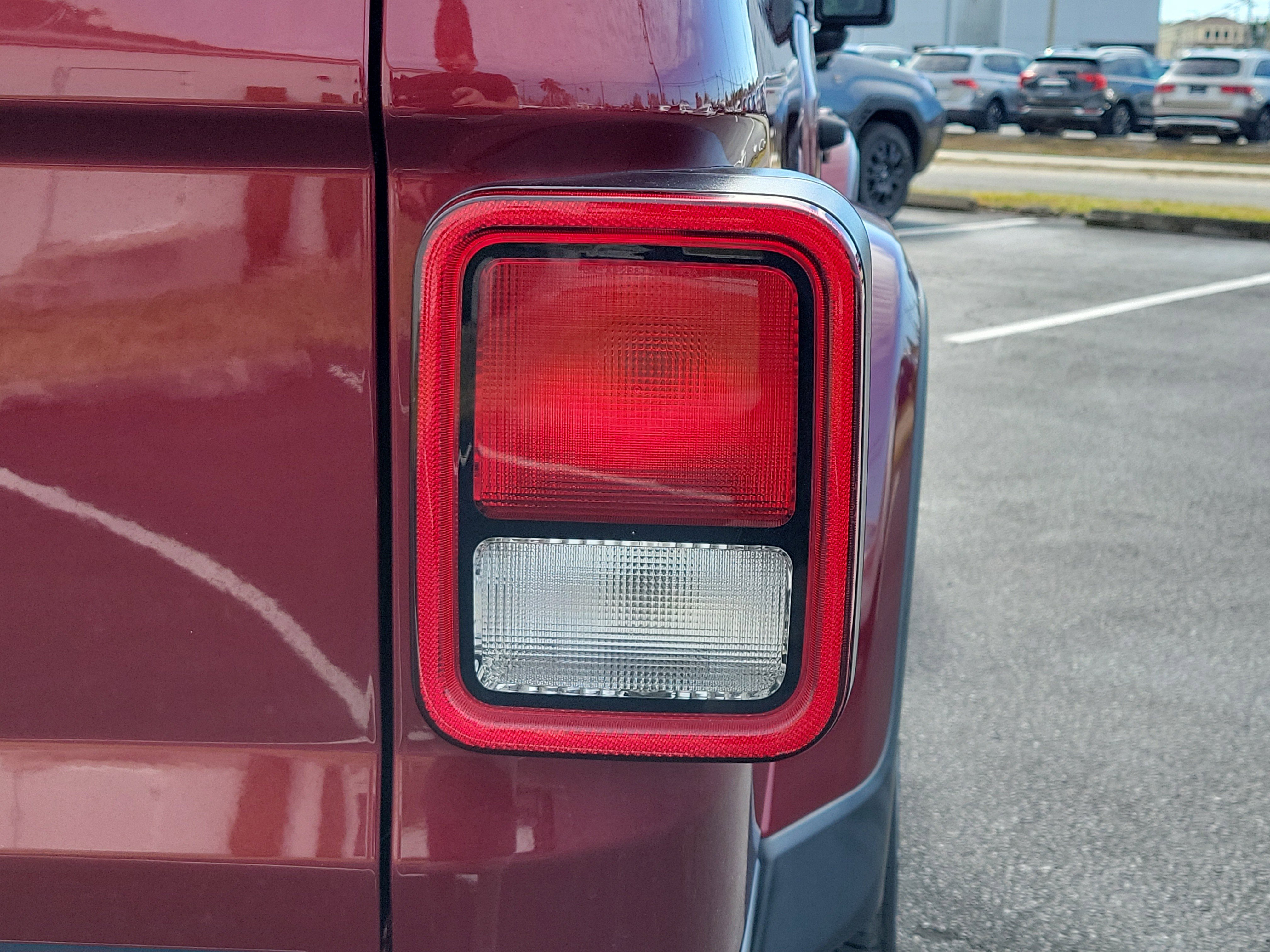 Used 2021 Jeep Gladiator Sport image 12