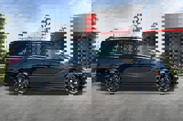 Used 2024 Honda Odyssey Sport image 3