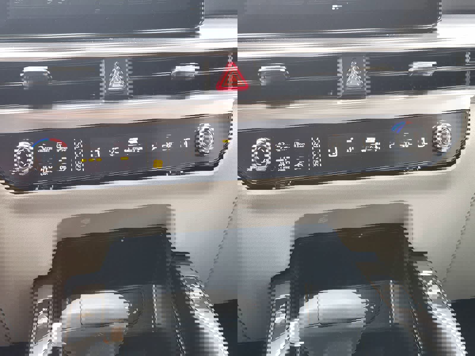 New 2026 Kia Sorento S w/ S Panoramic Sunroof Package FWD image 18