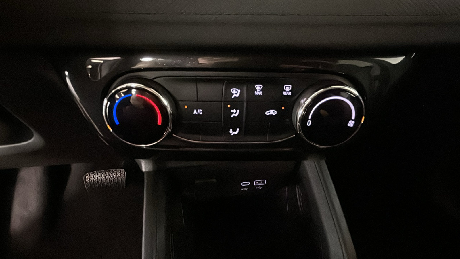 Used 2025 Chevrolet TrailBlazer LT AWD/4WD image 26