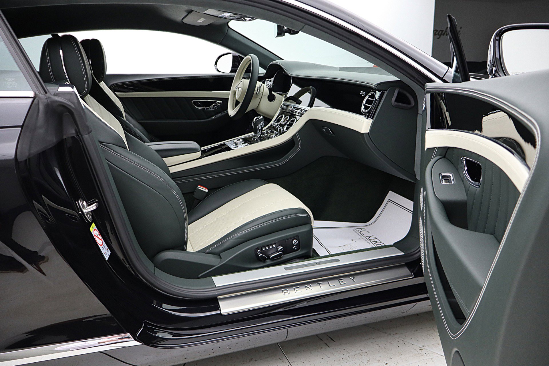 Used 2024 Bentley Continental GT image 41