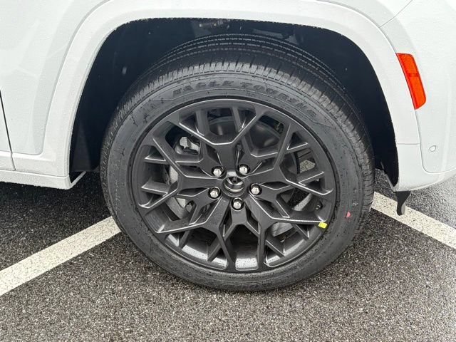 New 2026 Jeep Grand Cherokee L Summit AWD/4WD image 10