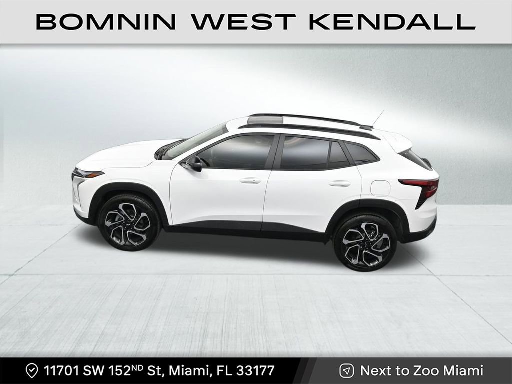 Used 2025 Chevrolet Trax RS w/ Sunroof Package image 14