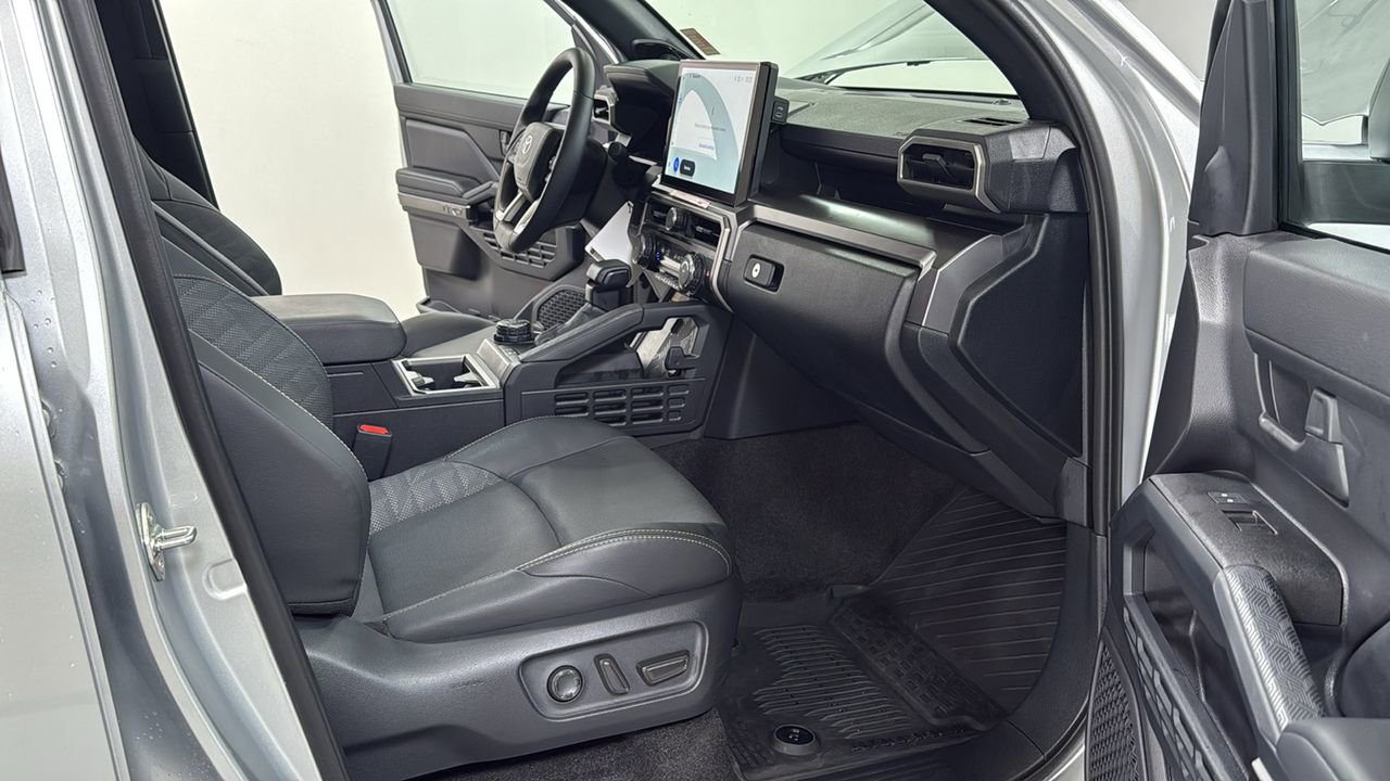 Certified 2025 Toyota 4Runner TRD Off-Road Premium image 18