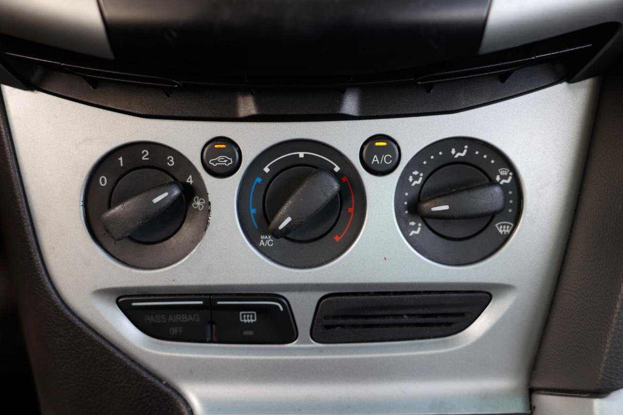 Used 2012 Ford Focus SE FWD image 30