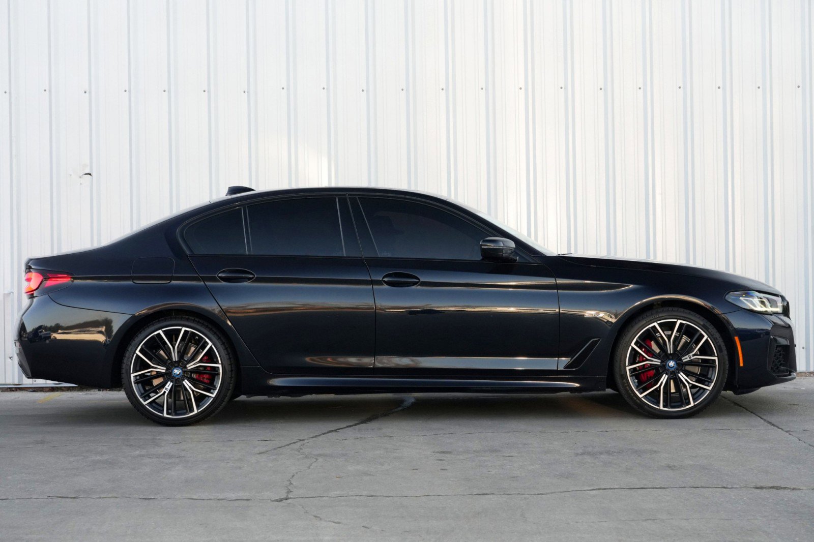Used 2022 BMW 530e w/ Premium Package RWD image 55