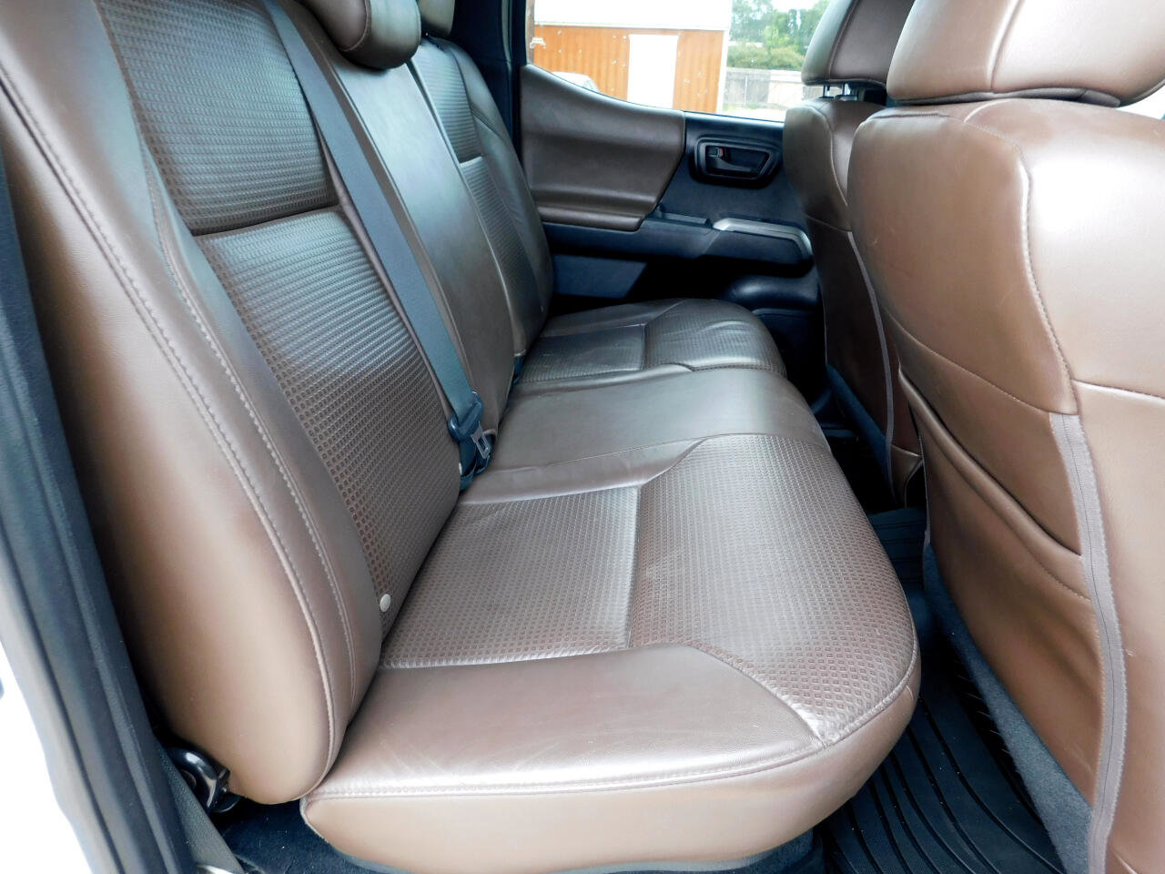 Used 2020 Toyota Tacoma Limited image 19