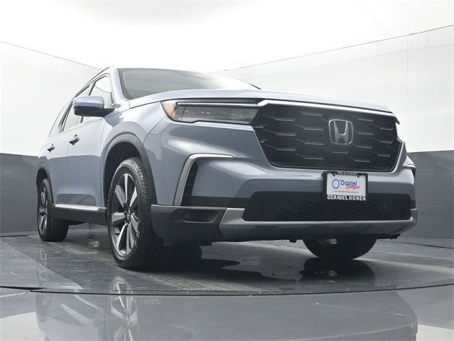 Used 2024 Honda Pilot Touring image 13