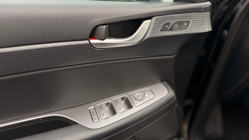 Used 2023 Hyundai Palisade Limited w/ Cargo Package image 12