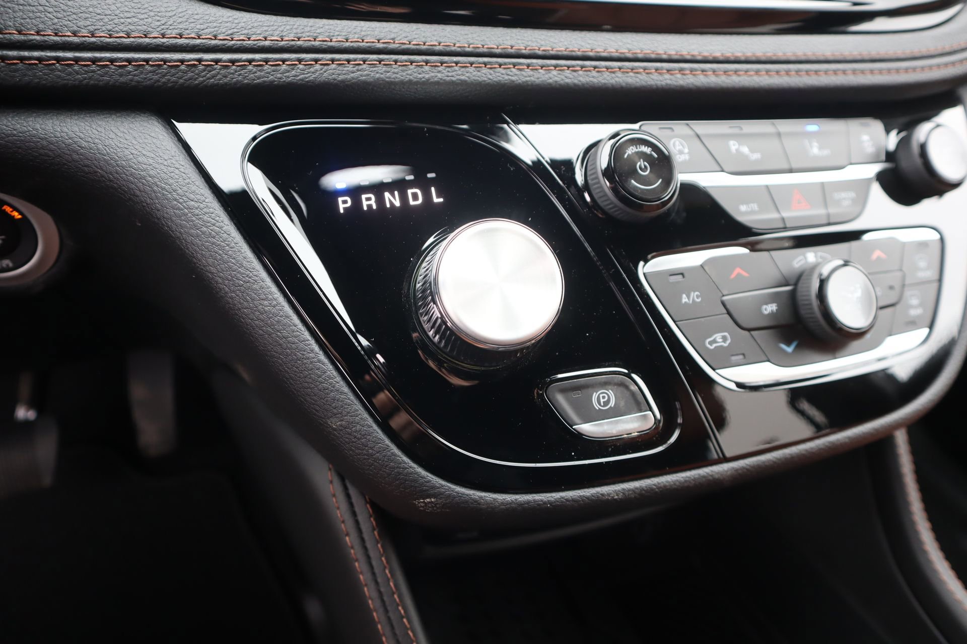 New 2026 Chrysler Pacifica Pinnacle image 9