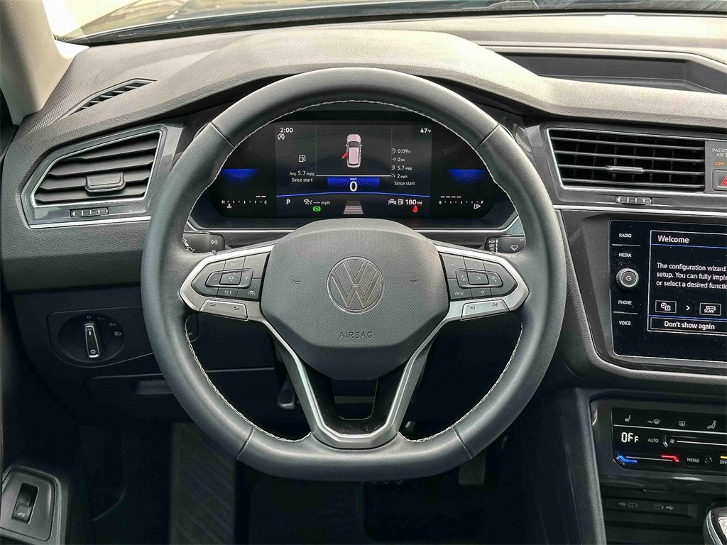 Used 2024 Volkswagen Tiguan SE image 27