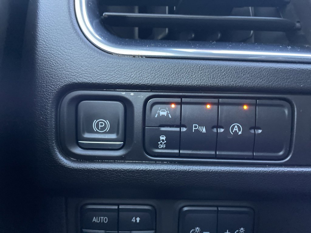 Used 2023 GMC Yukon SLT image 23