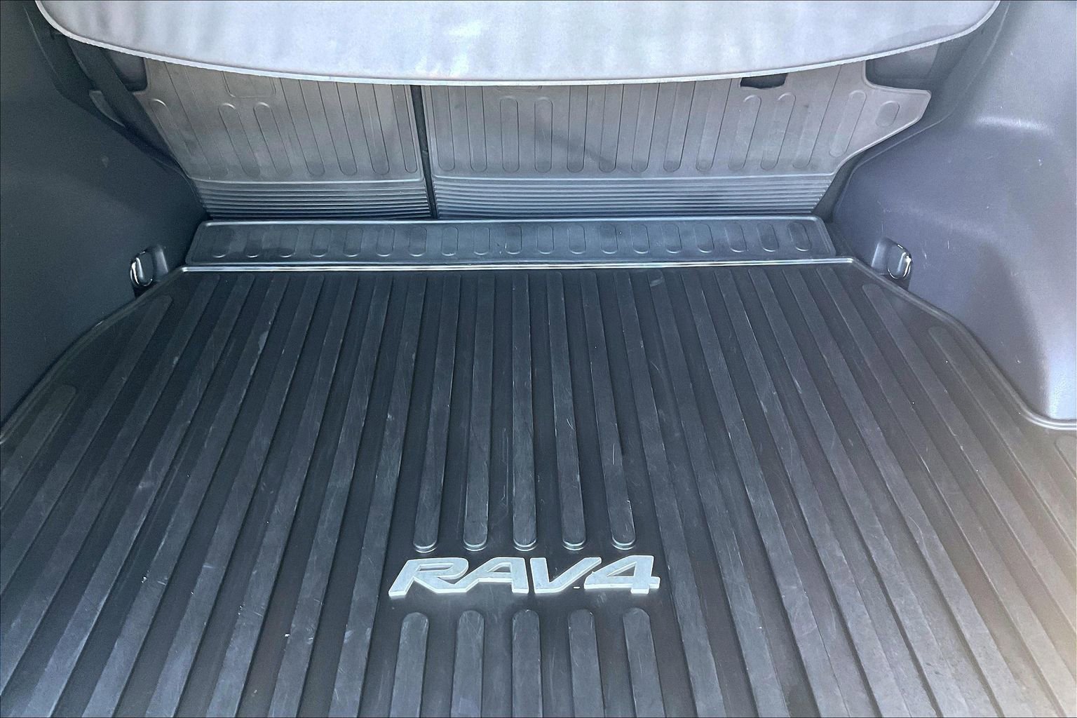 Used 2020 Toyota RAV4 XLE w/ All Weather Liner Package AWD/4WD image 25