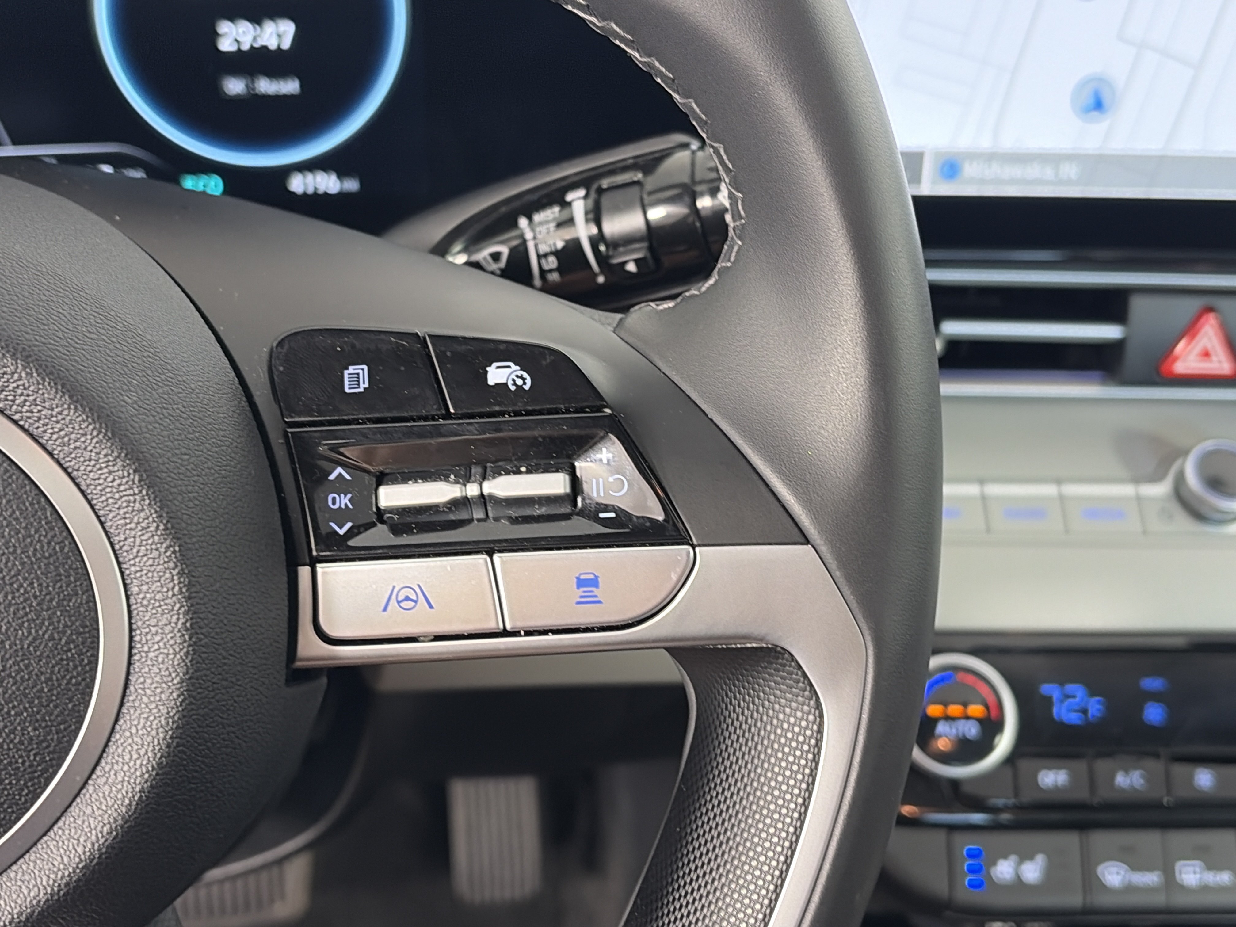 New 2025 Hyundai Elantra Limited FWD image 29